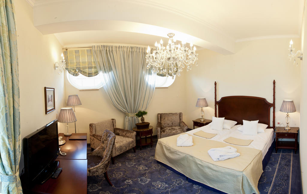 Hotel Willa Hueta Kielce Zimmer foto